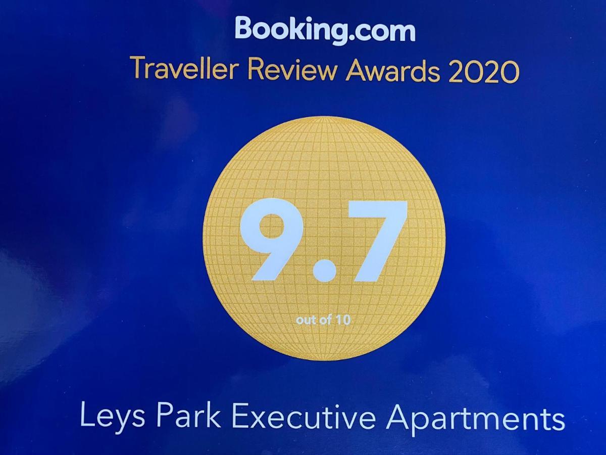 Leys Park Executive Apartments Ντανφέρμλιν Εξωτερικό φωτογραφία