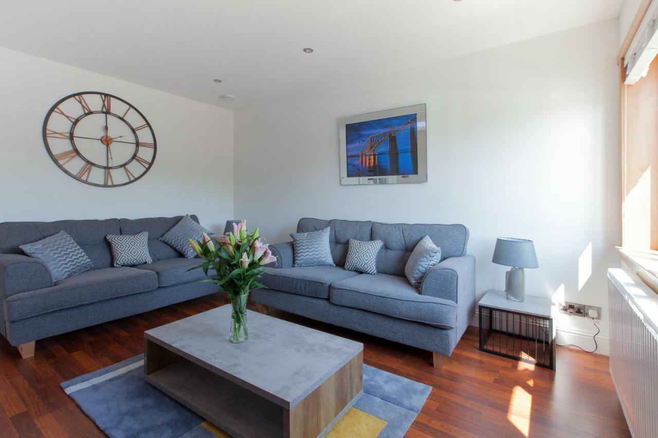 Leys Park Executive Apartments Ντανφέρμλιν Εξωτερικό φωτογραφία