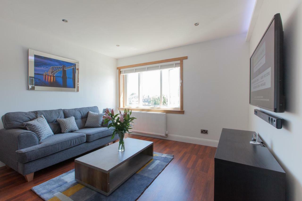 Leys Park Executive Apartments Ντανφέρμλιν Εξωτερικό φωτογραφία