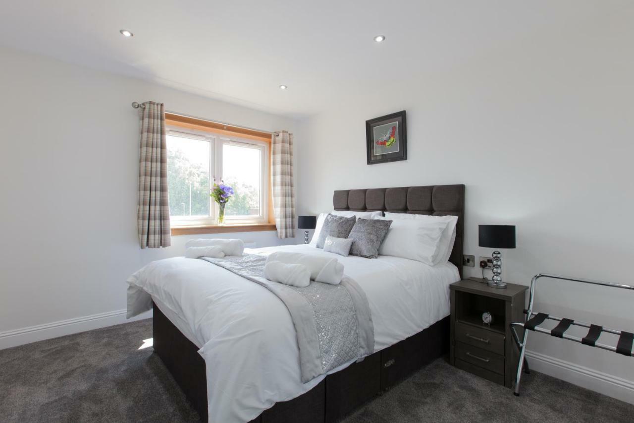 Leys Park Executive Apartments Ντανφέρμλιν Εξωτερικό φωτογραφία