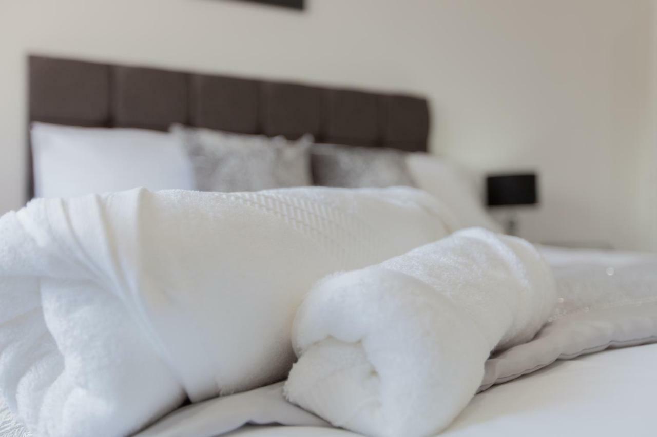 Leys Park Executive Apartments Ντανφέρμλιν Εξωτερικό φωτογραφία