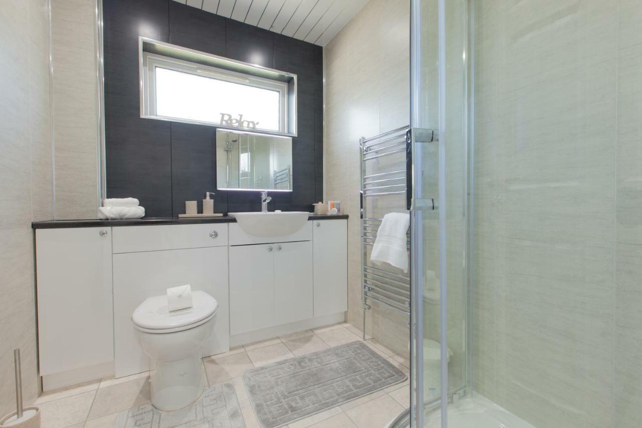 Leys Park Executive Apartments Ντανφέρμλιν Εξωτερικό φωτογραφία