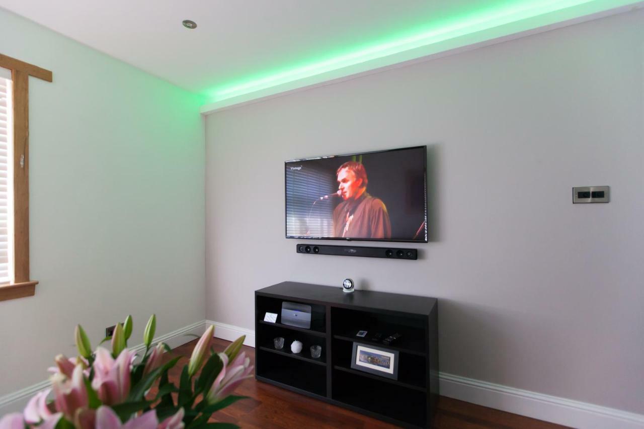 Leys Park Executive Apartments Ντανφέρμλιν Εξωτερικό φωτογραφία