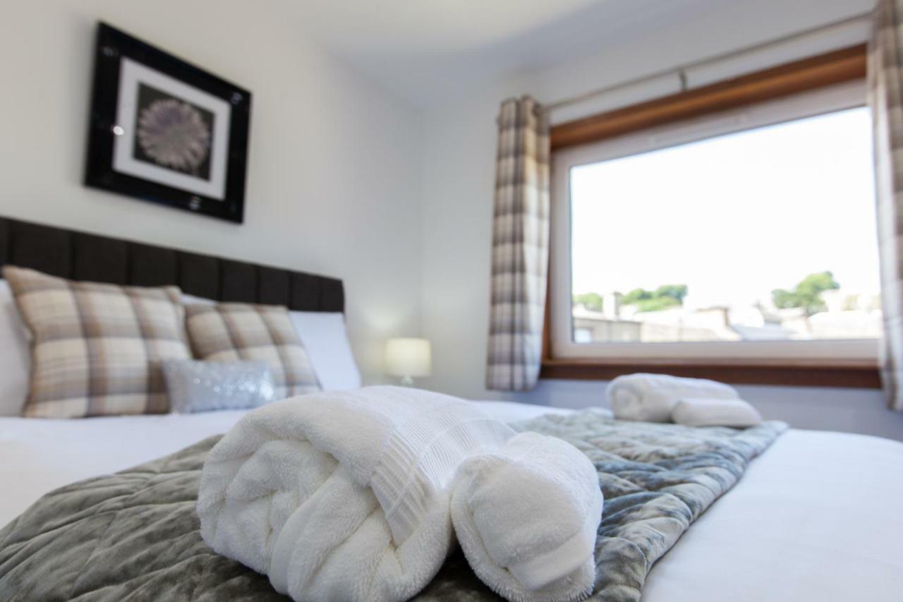 Leys Park Executive Apartments Ντανφέρμλιν Εξωτερικό φωτογραφία